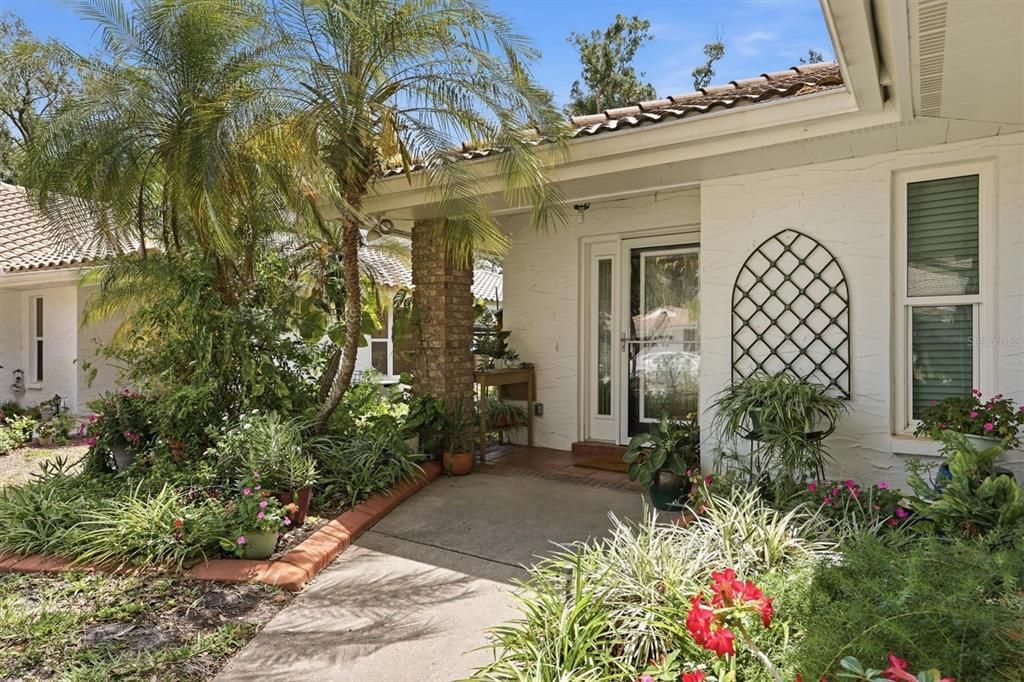 Activo con contrato: $329,000 (2 camas, 2 baños, 1531 Pies cuadrados)