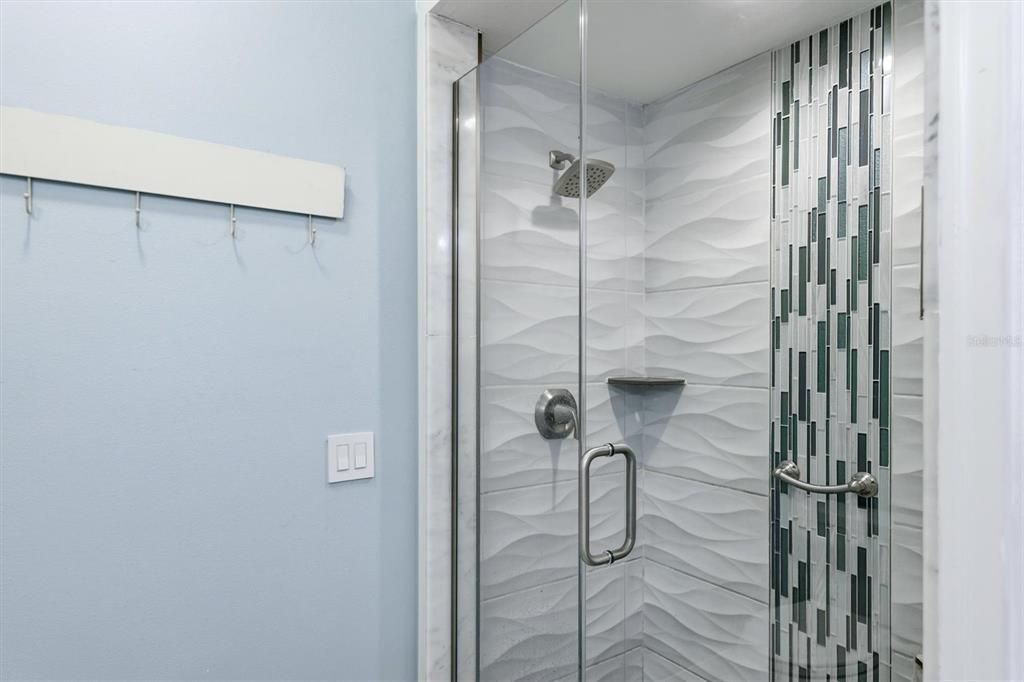 Activo con contrato: $329,000 (2 camas, 2 baños, 1531 Pies cuadrados)