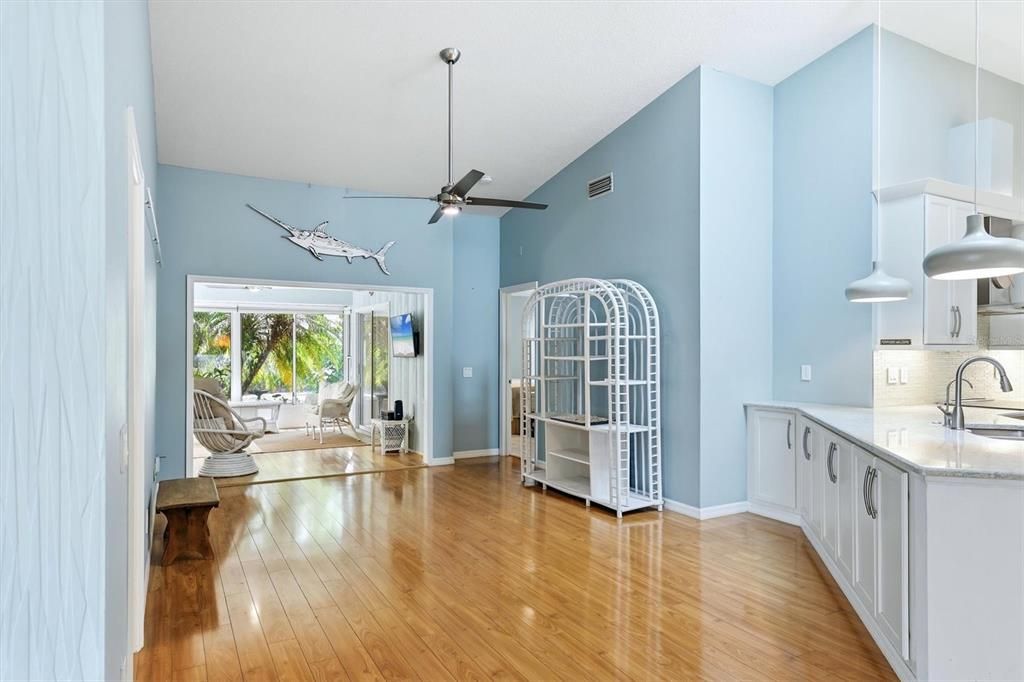 Activo con contrato: $329,000 (2 camas, 2 baños, 1531 Pies cuadrados)
