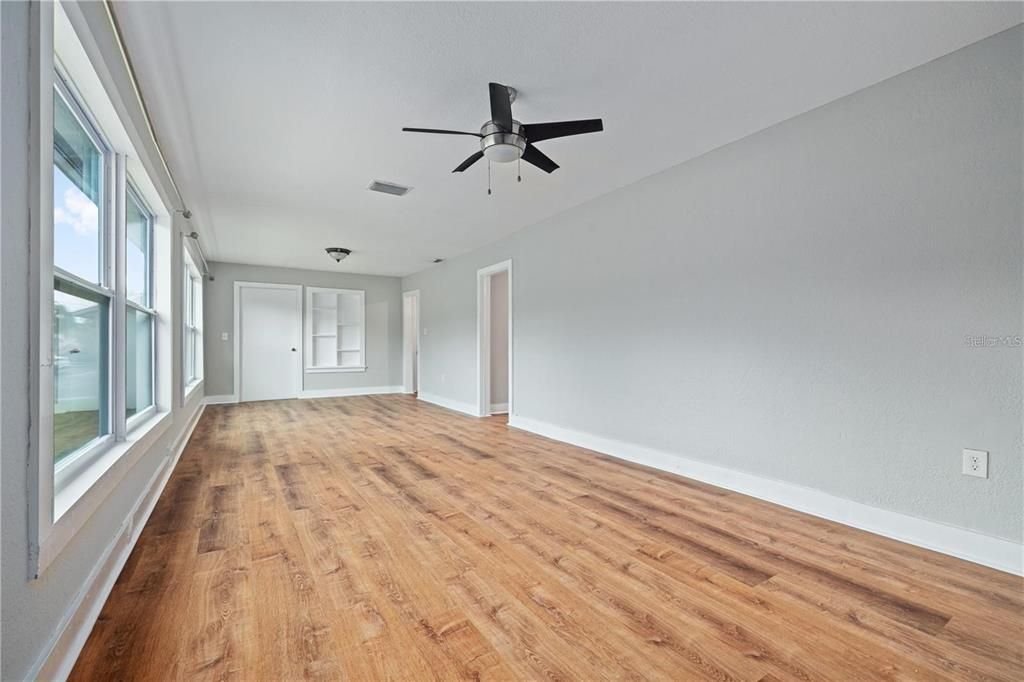 Active With Contract: $2,850 (3 beds, 2 baths, 1428 Square Feet)