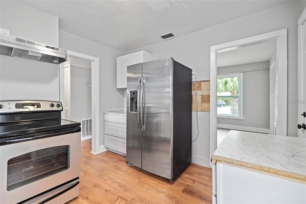Active With Contract: $2,850 (3 beds, 2 baths, 1428 Square Feet)
