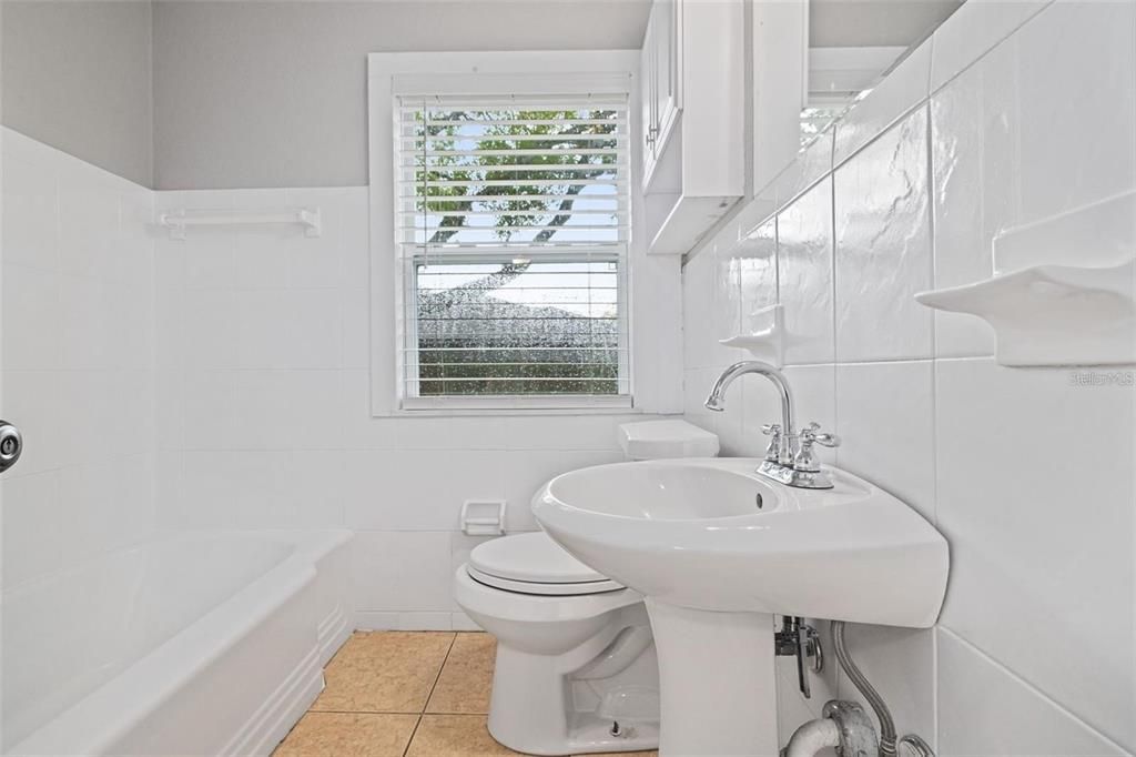 Active With Contract: $2,850 (3 beds, 2 baths, 1428 Square Feet)