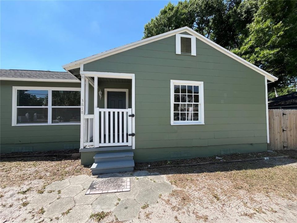 Active With Contract: $2,850 (3 beds, 2 baths, 1428 Square Feet)