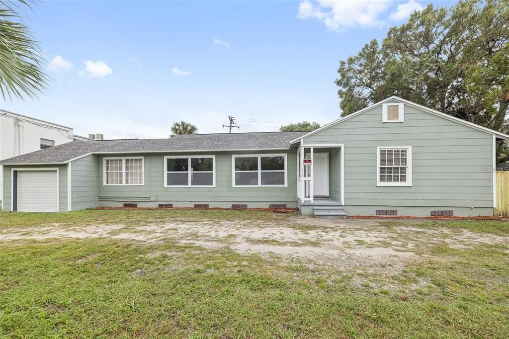 Active With Contract: $2,850 (3 beds, 2 baths, 1428 Square Feet)