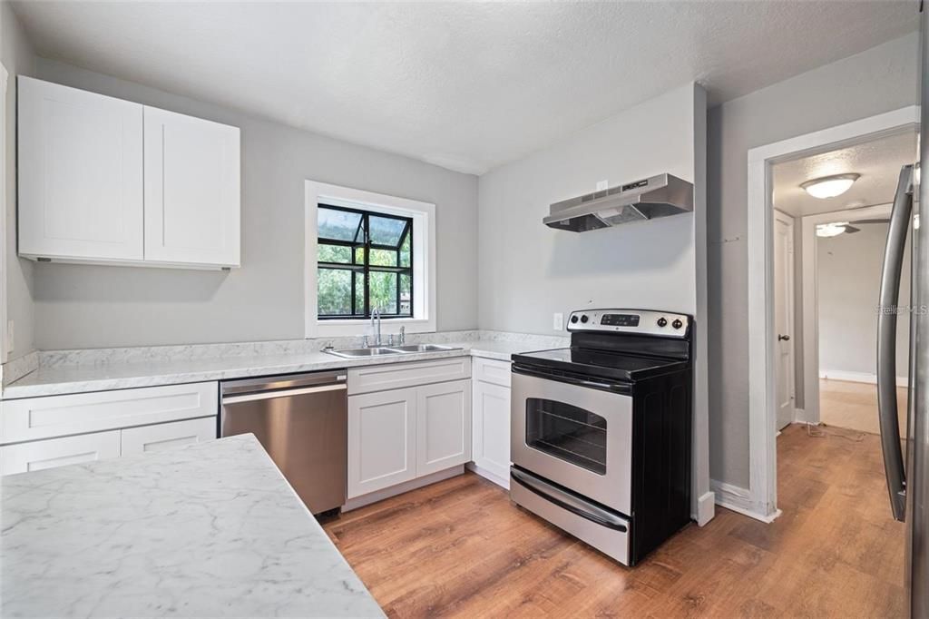 Active With Contract: $2,850 (3 beds, 2 baths, 1428 Square Feet)
