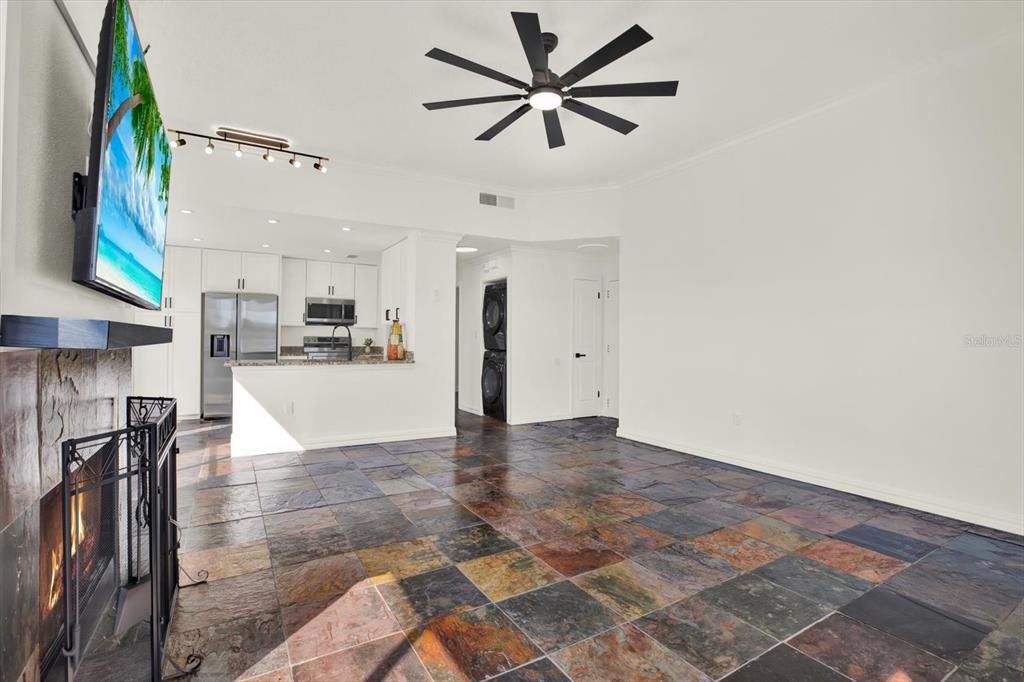 Activo con contrato: $199,000 (2 camas, 2 baños, 1139 Pies cuadrados)
