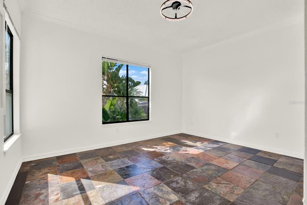 Activo con contrato: $199,000 (2 camas, 2 baños, 1139 Pies cuadrados)