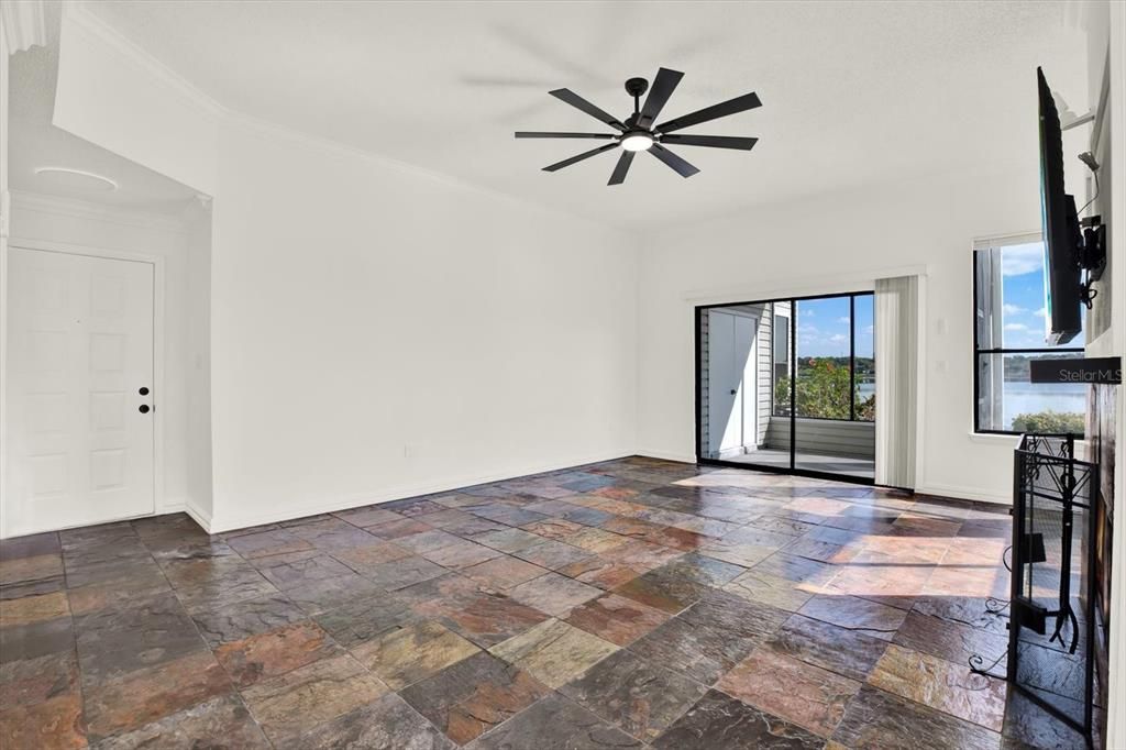 Activo con contrato: $199,000 (2 camas, 2 baños, 1139 Pies cuadrados)