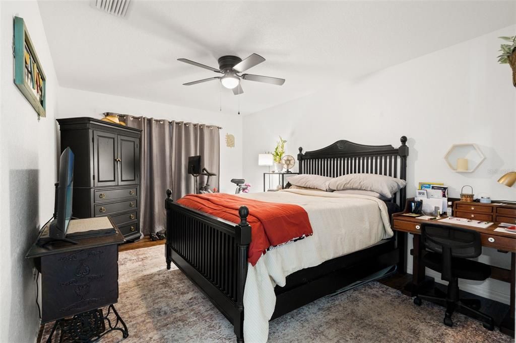 Activo con contrato: $168,500 (2 camas, 2 baños, 1266 Pies cuadrados)