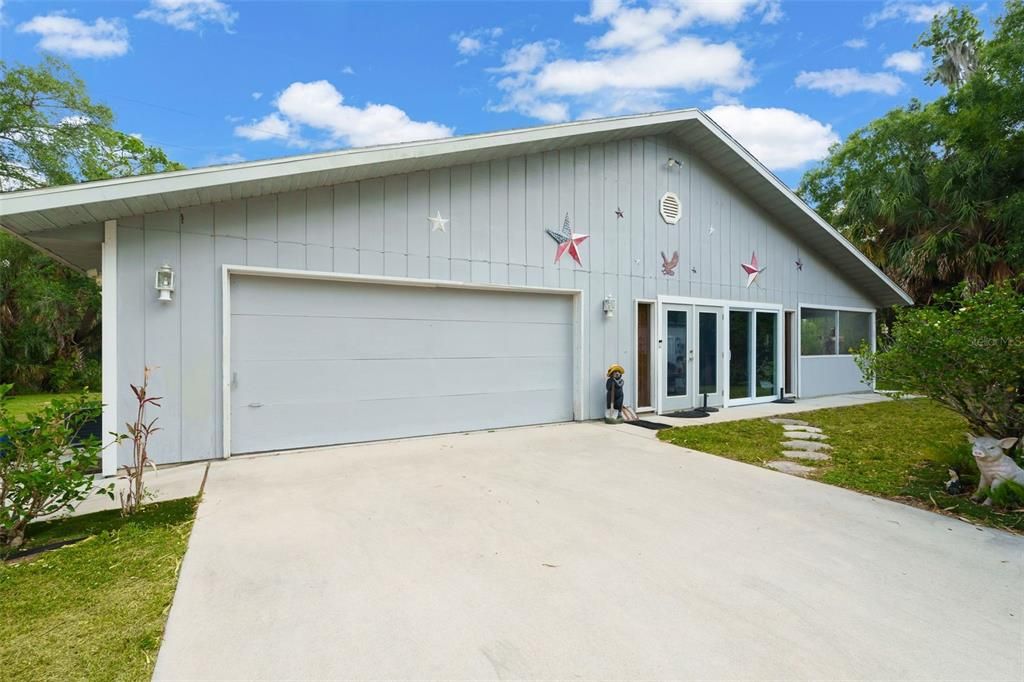 For Sale: $659,000 (3 beds, 3 baths, 1745 Square Feet)