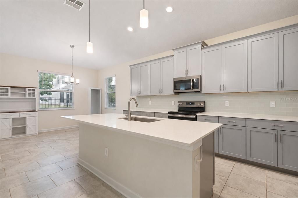 Active With Contract: $469,500 (4 beds, 3 baths, 2571 Square Feet)