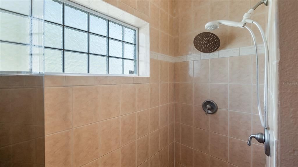 En Venta: $850,000 (3 camas, 2 baños, 2676 Pies cuadrados)