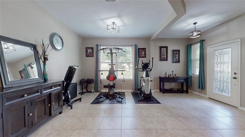 Activo con contrato: $575,000 (4 camas, 3 baños, 2895 Pies cuadrados)