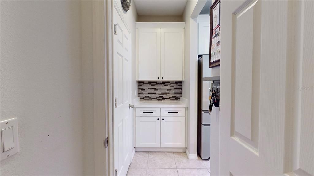 Activo con contrato: $575,000 (4 camas, 3 baños, 2895 Pies cuadrados)