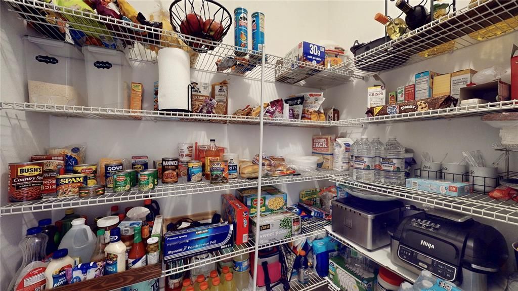 Activo con contrato: $575,000 (4 camas, 3 baños, 2895 Pies cuadrados)