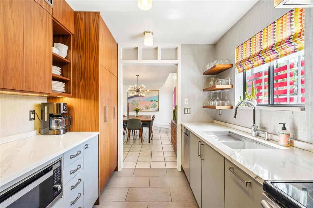 Active With Contract: $379,900 (2 beds, 2 baths, 1480 Square Feet)