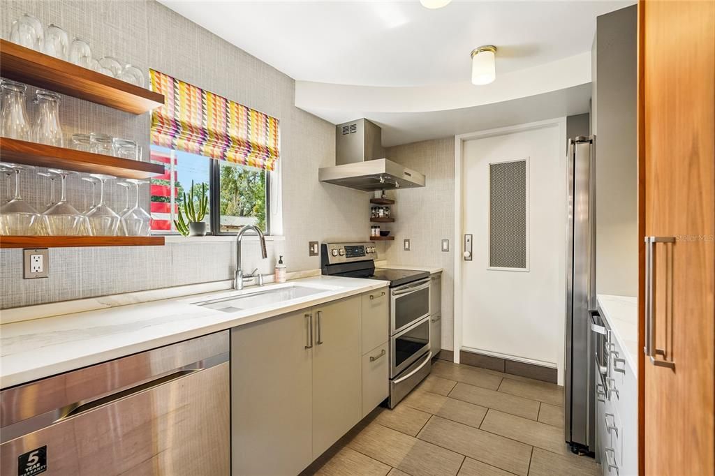 Active With Contract: $379,900 (2 beds, 2 baths, 1480 Square Feet)