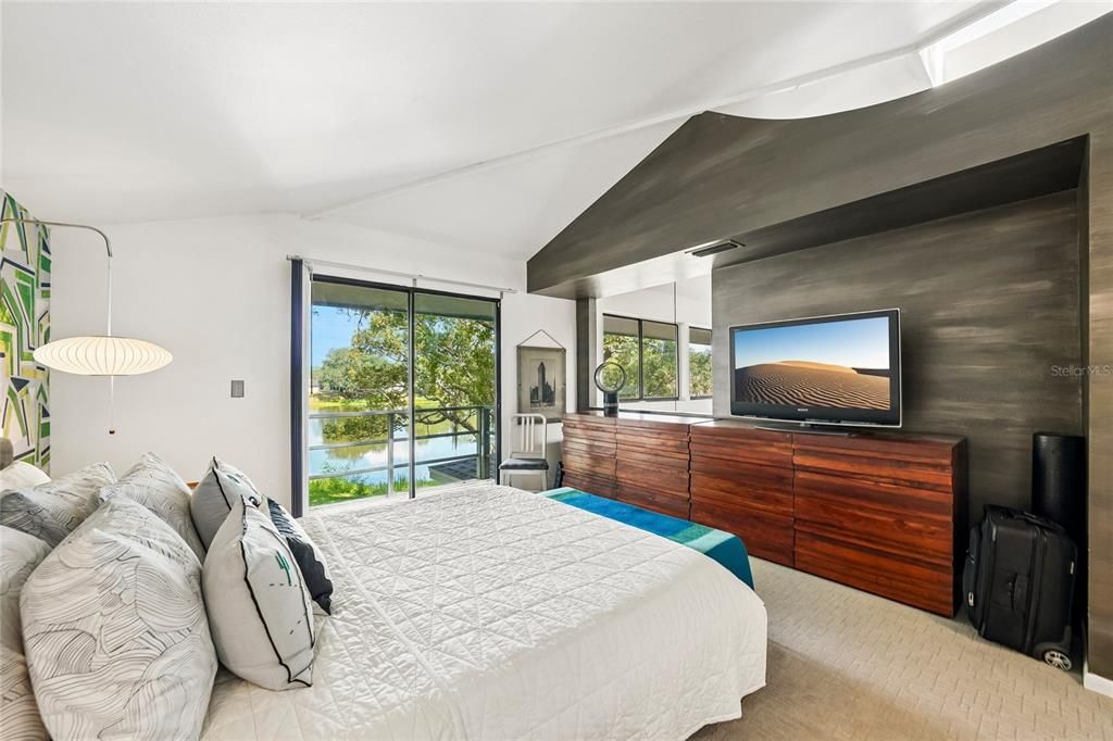 Active With Contract: $379,900 (2 beds, 2 baths, 1480 Square Feet)