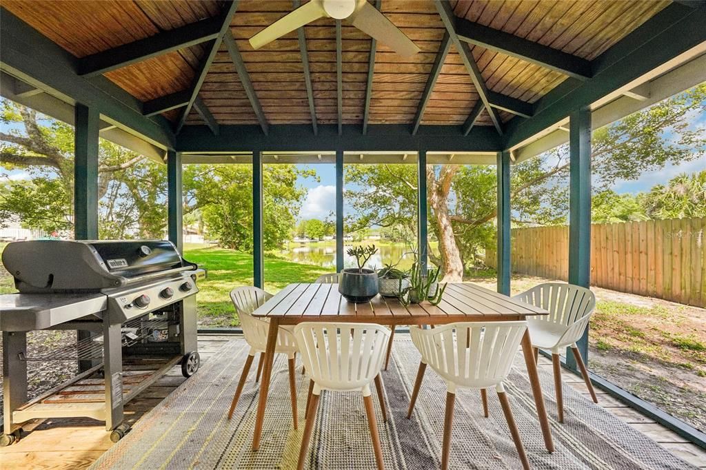 Active With Contract: $379,900 (2 beds, 2 baths, 1480 Square Feet)