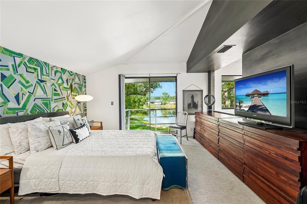 Active With Contract: $379,900 (2 beds, 2 baths, 1480 Square Feet)