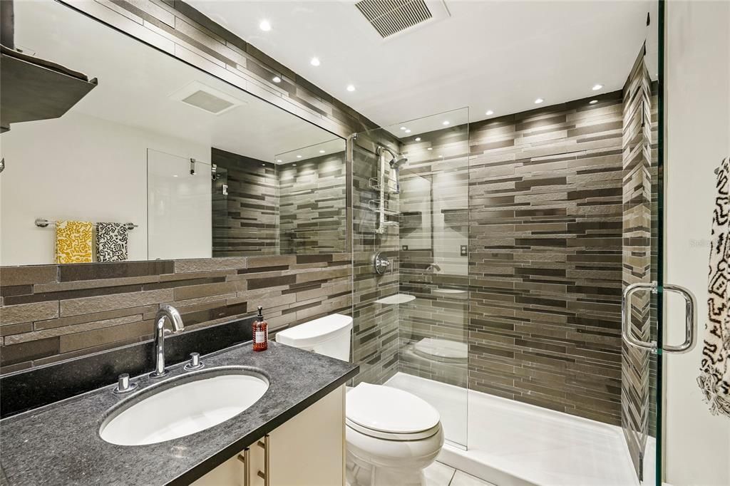 Active With Contract: $379,900 (2 beds, 2 baths, 1480 Square Feet)