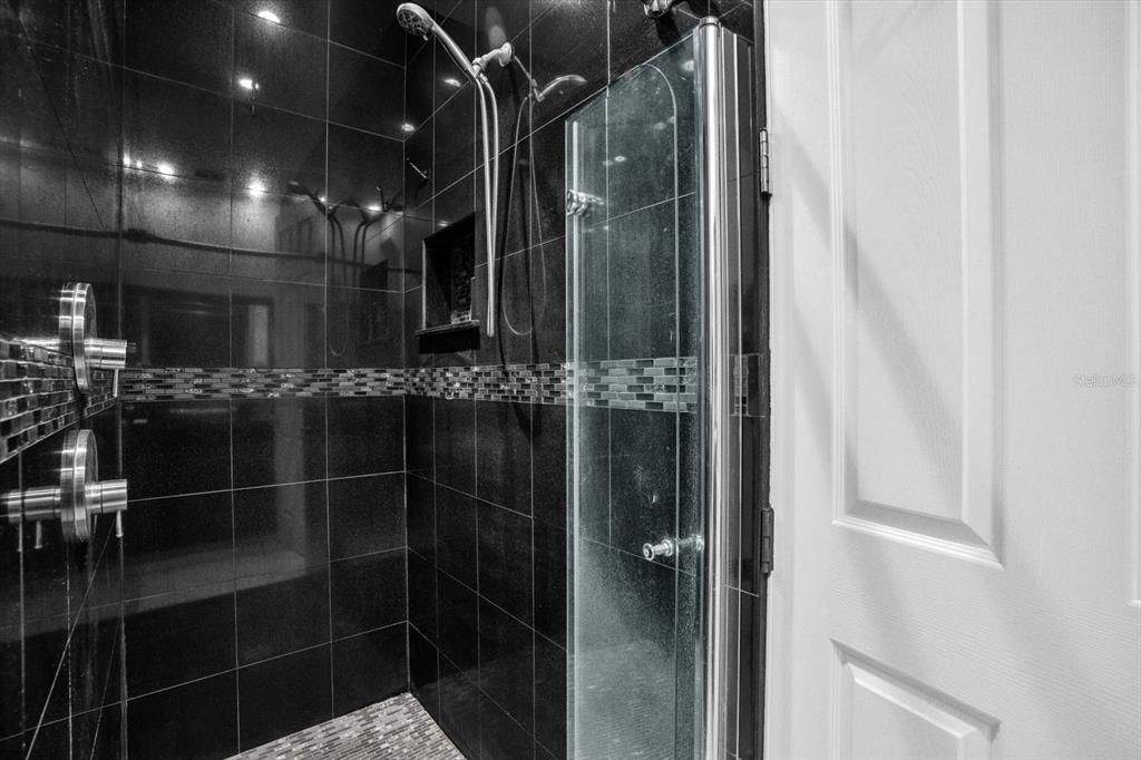 En Venta: $1,185,999 (6 camas, 0 baños, 2282 Pies cuadrados)