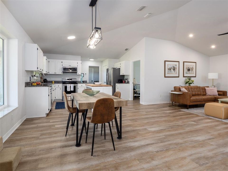 For Sale: $780,000 (5 beds, 3 baths, 2855 Square Feet)