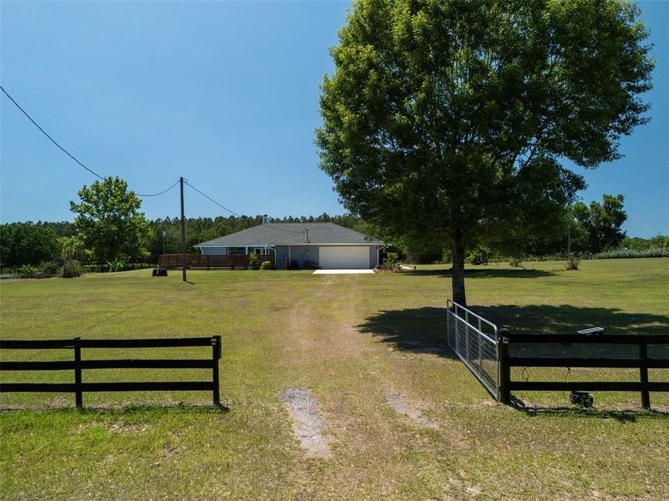 For Sale: $780,000 (5 beds, 3 baths, 2855 Square Feet)