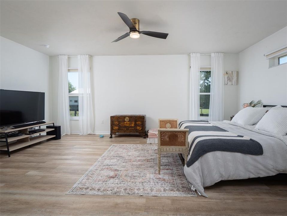 For Sale: $780,000 (5 beds, 3 baths, 2855 Square Feet)