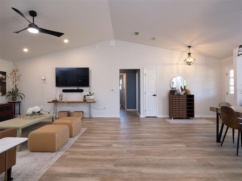 For Sale: $780,000 (5 beds, 3 baths, 2855 Square Feet)
