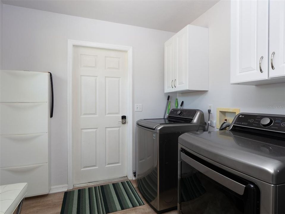 For Sale: $780,000 (5 beds, 3 baths, 2855 Square Feet)
