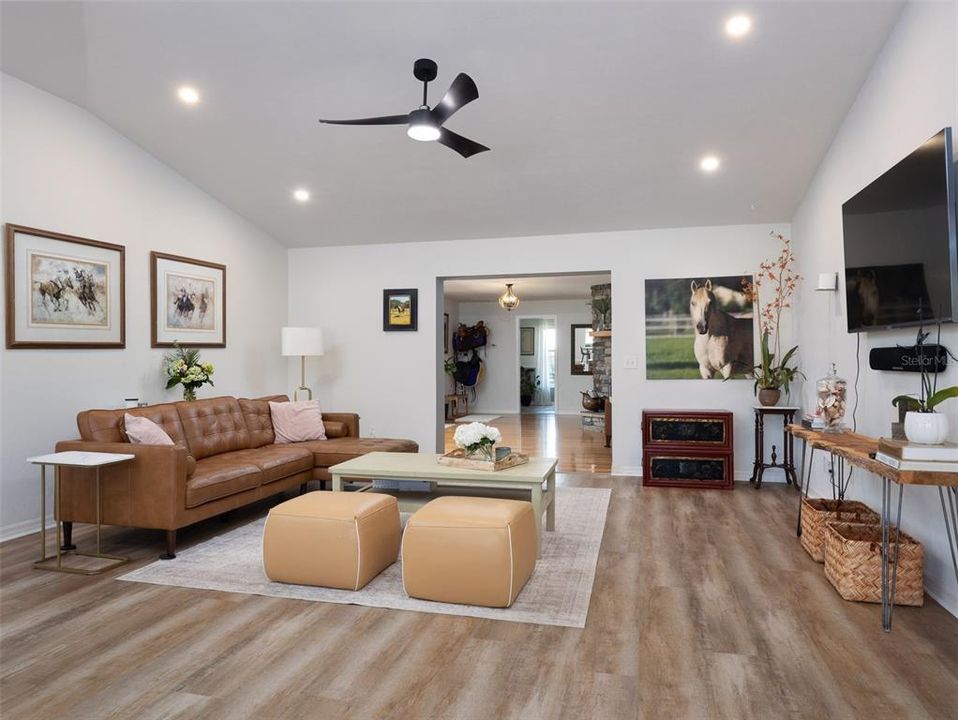 For Sale: $780,000 (5 beds, 3 baths, 2855 Square Feet)