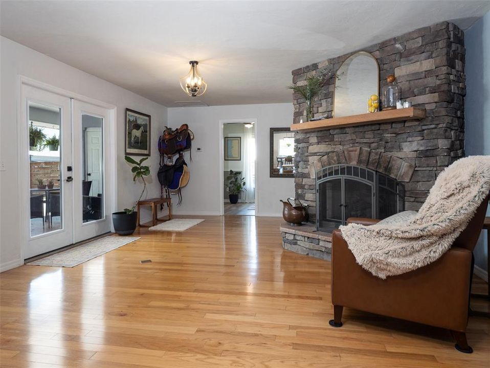 For Sale: $780,000 (5 beds, 3 baths, 2855 Square Feet)
