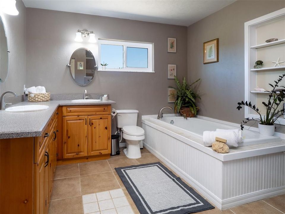 For Sale: $780,000 (5 beds, 3 baths, 2855 Square Feet)