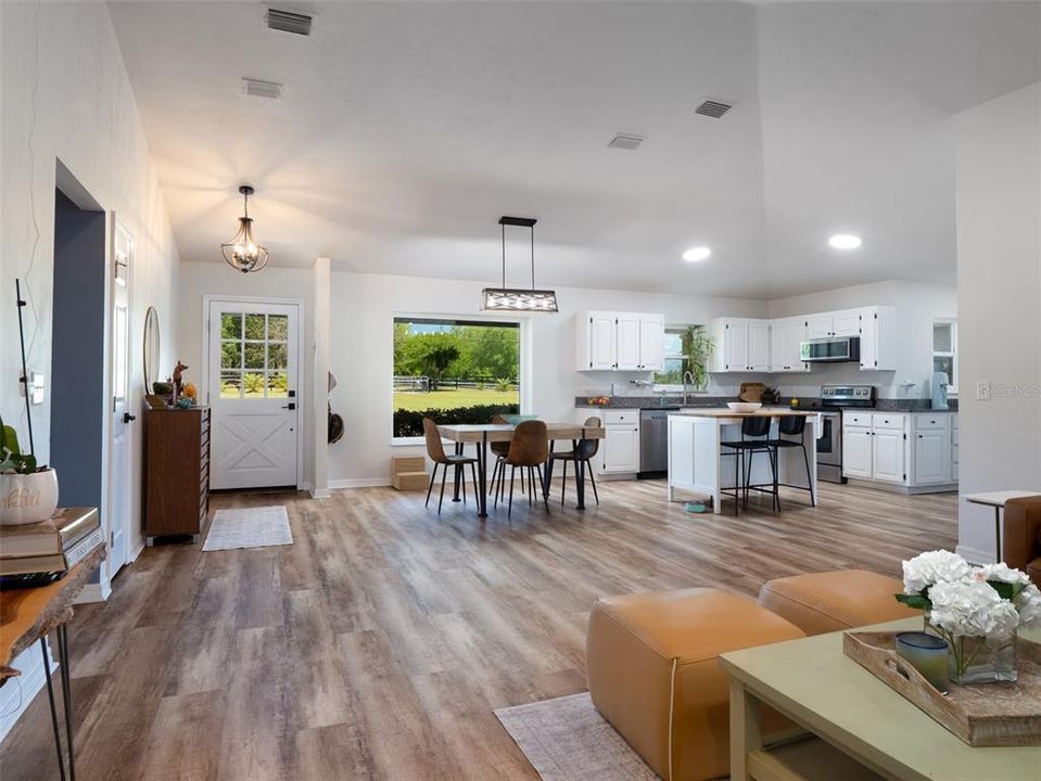 For Sale: $780,000 (5 beds, 3 baths, 2855 Square Feet)