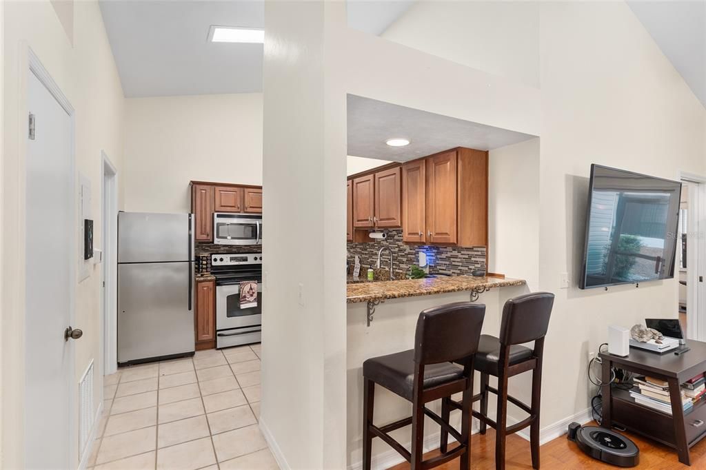 待售: $169,900 (1 贝兹, 1 浴室, 790 平方英尺)