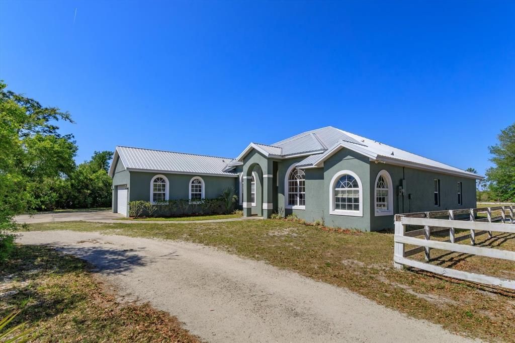 Recently Sold: $699,000 (4 beds, 2 baths, 2456 Square Feet)
