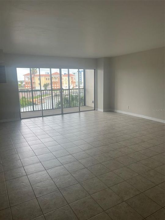 Activo con contrato: $1,800 (1 camas, 1 baños, 895 Pies cuadrados)