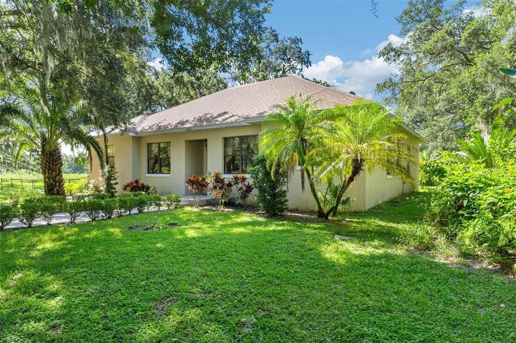 For Sale: $719,900 (3 beds, 2 baths, 1984 Square Feet)