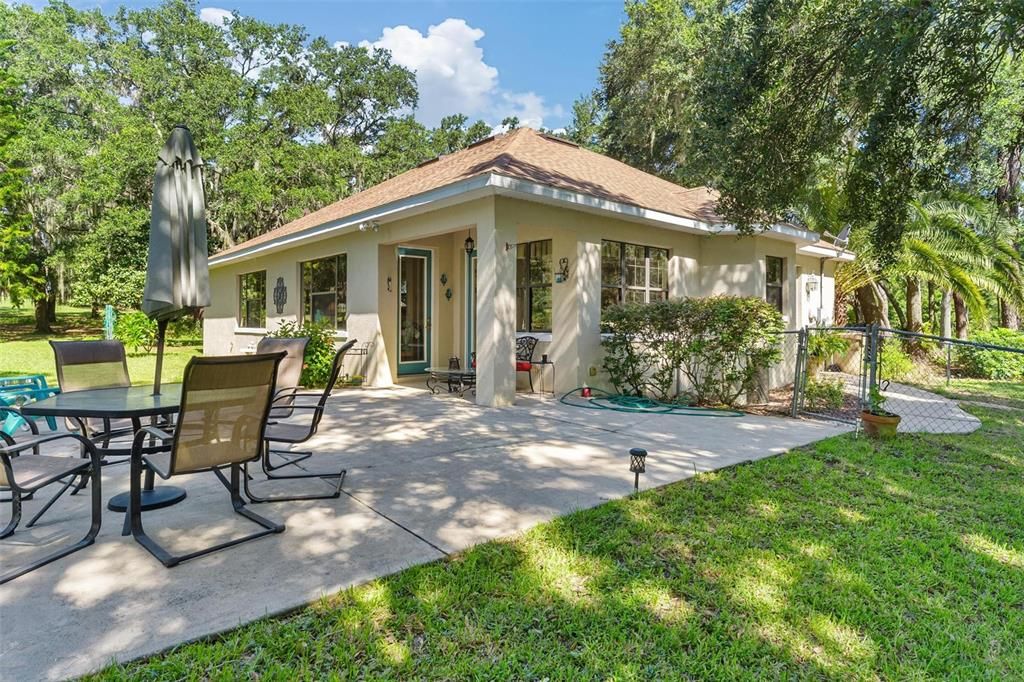 For Sale: $719,900 (3 beds, 2 baths, 1984 Square Feet)