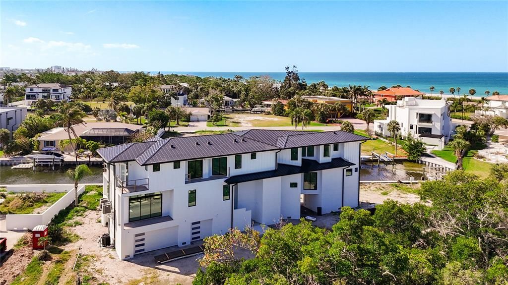 En Venta: $5,985,000 (0.28 acres)