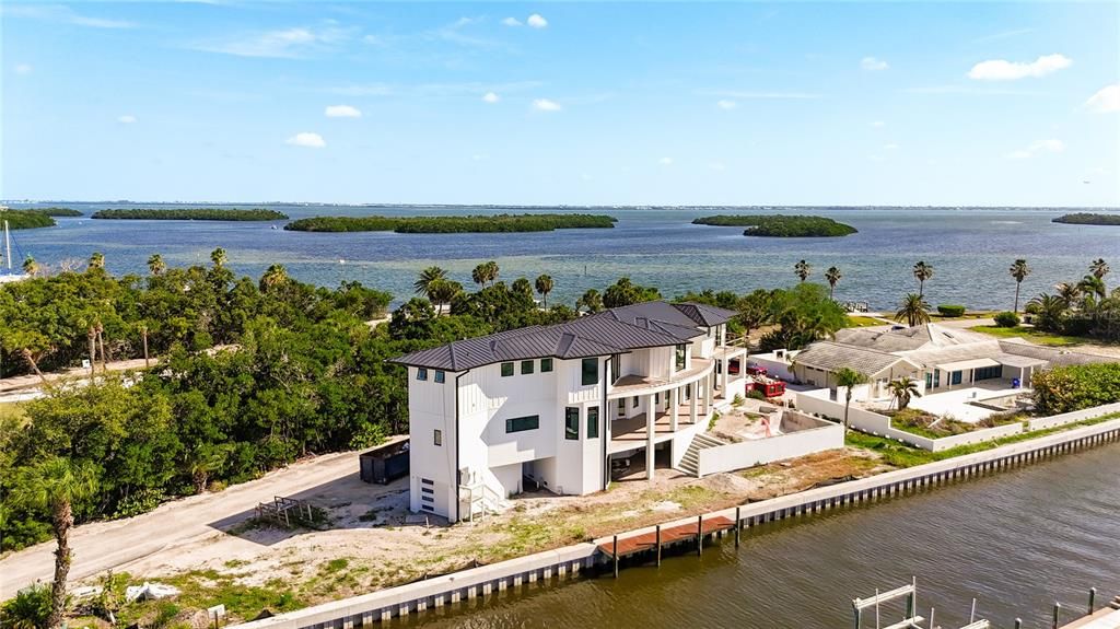 En Venta: $5,985,000 (0.28 acres)