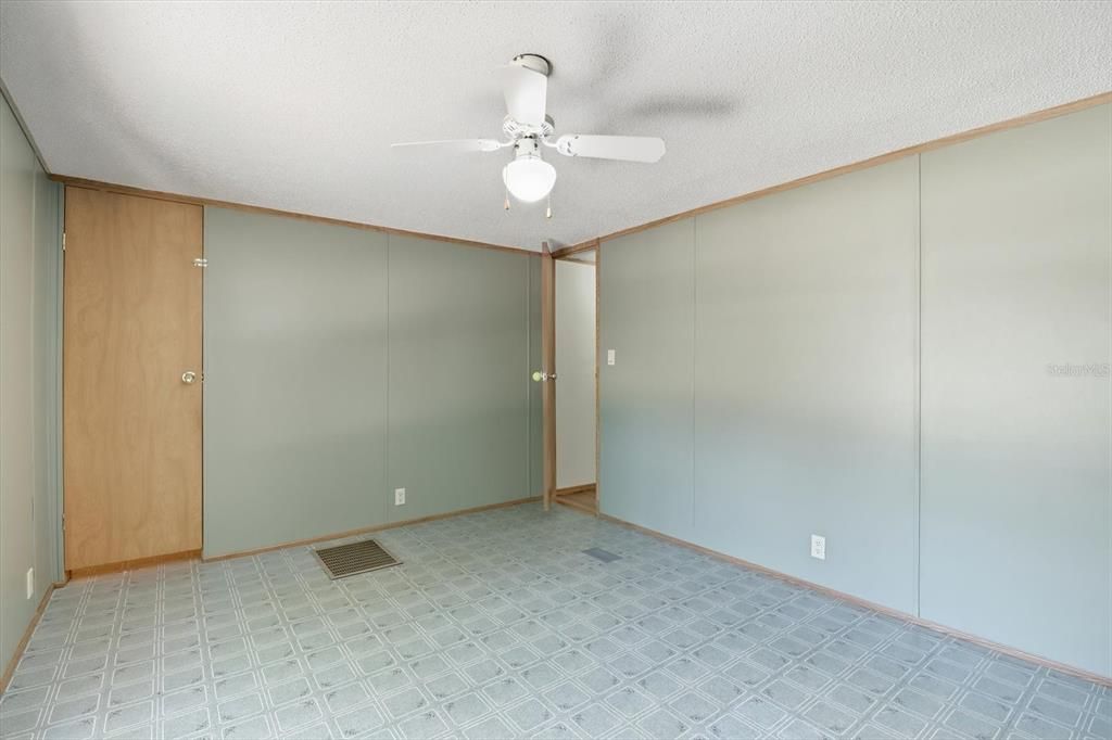 For Sale: $274,500 (4 beds, 2 baths, 1848 Square Feet)