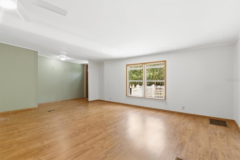 For Sale: $274,500 (4 beds, 2 baths, 1848 Square Feet)