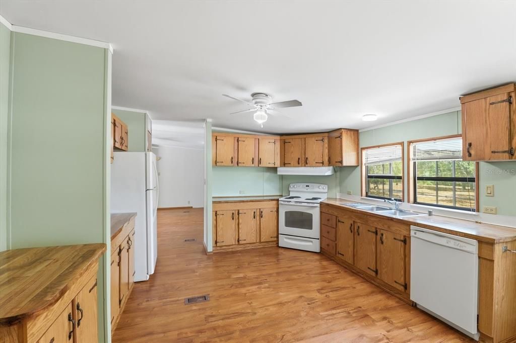 For Sale: $274,500 (4 beds, 2 baths, 1848 Square Feet)