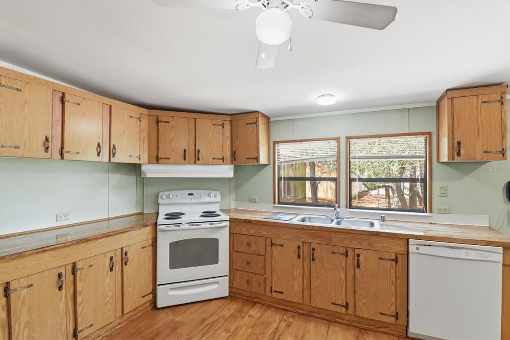 For Sale: $274,500 (4 beds, 2 baths, 1848 Square Feet)