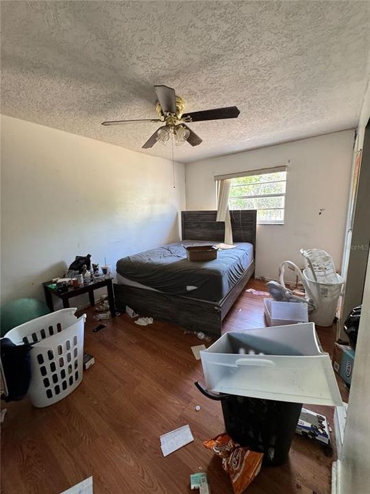 Active With Contract: $180,000 (3 beds, 1 baths, 1087 Square Feet)