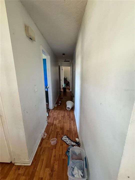 Active With Contract: $180,000 (3 beds, 1 baths, 1087 Square Feet)