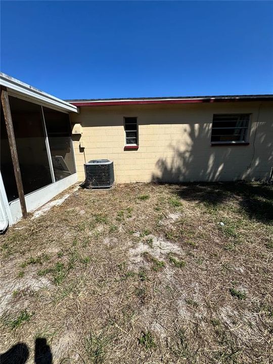 Active With Contract: $180,000 (3 beds, 1 baths, 1087 Square Feet)