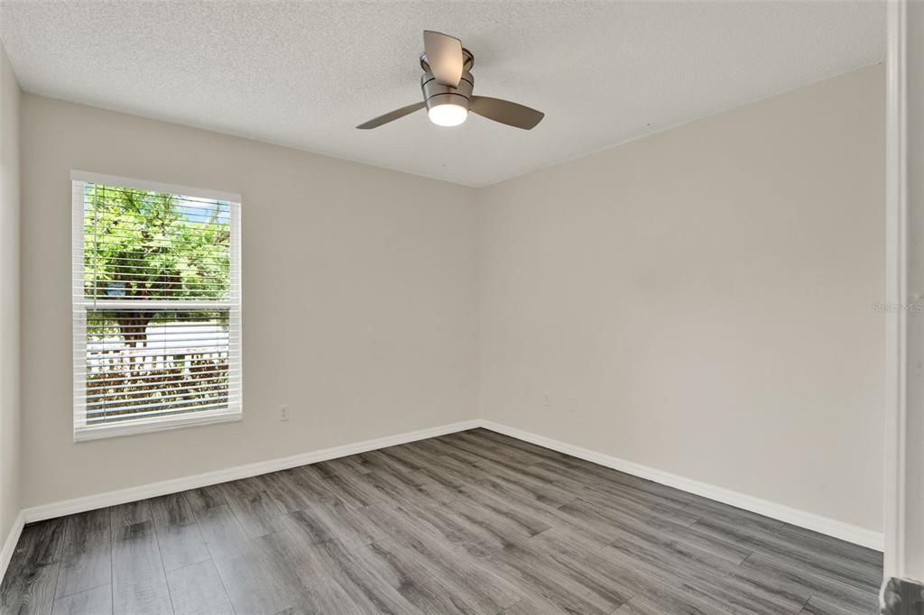 Activo con contrato: $380,000 (4 camas, 2 baños, 1665 Pies cuadrados)